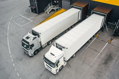 trucks-in-the-distribution-hub